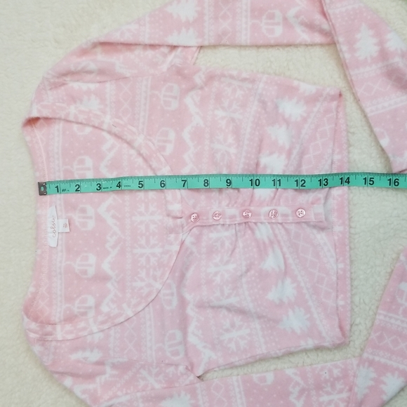 Colsie XS Shrug Sweater - Picture 4 of 6